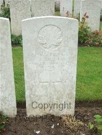 Etaples Military Cemetery - Dupuis, J